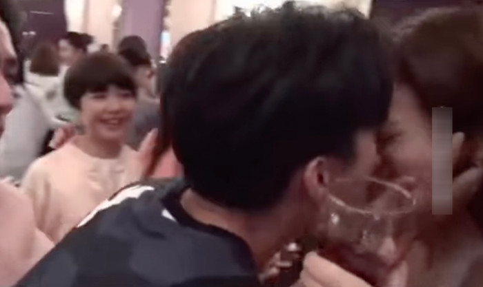  Nam ca sĩ thừa nhận quan hệ đồng giới với trẻ vị thành niên từng cưỡng hôn một nữ diễn viên đình đám Ảnh 2