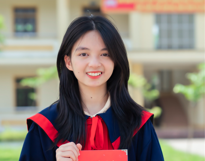  Tân Thủ khoa chuyên văn lớp 10 viết bài Văn 21 trang giấy gây tranh cãi dữ dội Ảnh 1