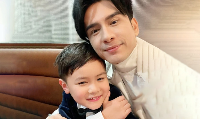  Con trai Đan Trường nhảy 'See Tình' giữa chốn đông người: Fan cứng Hoàng Thùy Linh đây sao? Ảnh 3