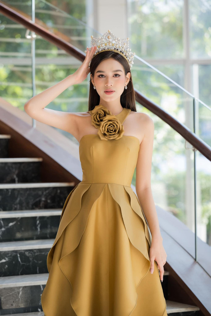 Diện đồ bộ của mẹ, Đỗ Thị Hà lộ nhan sắc 'không phần trăm' son phấn: Có còn chuẩn Hoa hậu triệu người mê? Ảnh 4