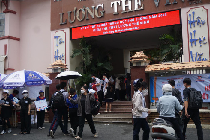  Hơn 1 triệu thí sinh làm thủ tục dự thi tốt nghiệp THPT, lưu ý những quy định nghiêm ngặt ở phòng thi Ảnh 1