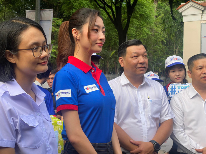 Hoa hậu Lương Thùy Linh: 'Các sĩ tử hãy giữ sức trẻ, nhiệt huyết trên hành trình chinh phục ước mơ' Ảnh 4