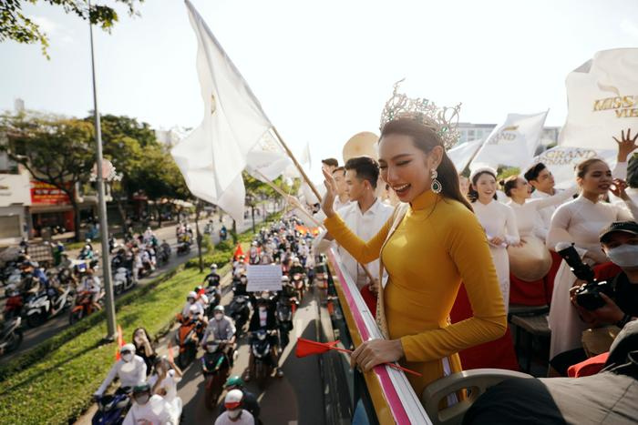 Hoa hậu Thuỳ Tiên 'cầu cứu' sau khi bày tỏ mong muốn giải đề giúp các sĩ tử Ảnh 3