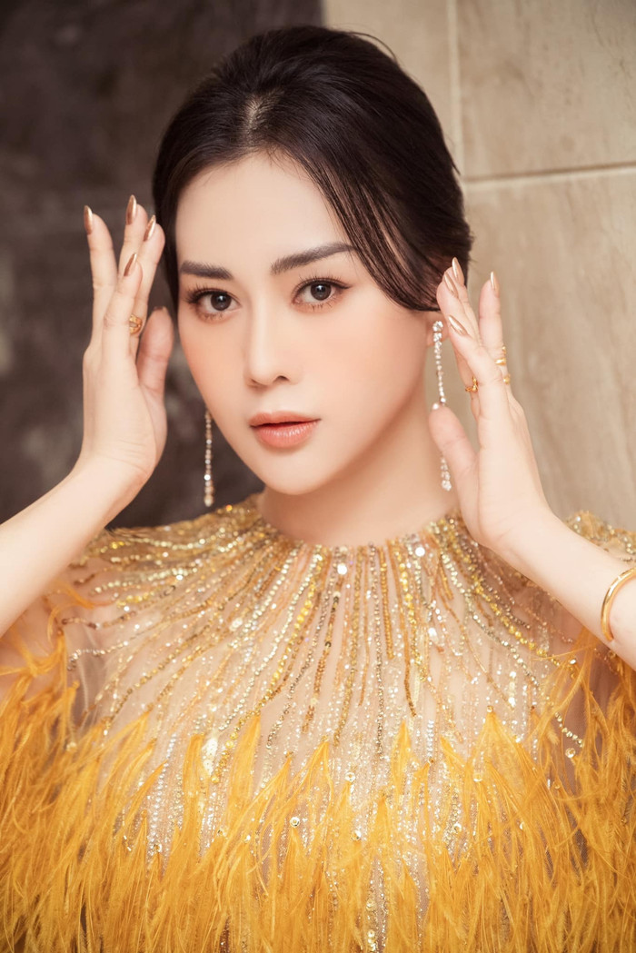  Phương Oanh đã 'dao kéo' điểm nào trên khuôn mặt khiến đại gia say đắm? Ảnh 6