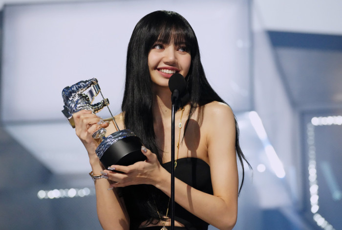  Từ thành công của Hanni và Hanbin: Giấc mơ Kpop ngày càng rộng mở với ca sĩ Việt? Ảnh 8