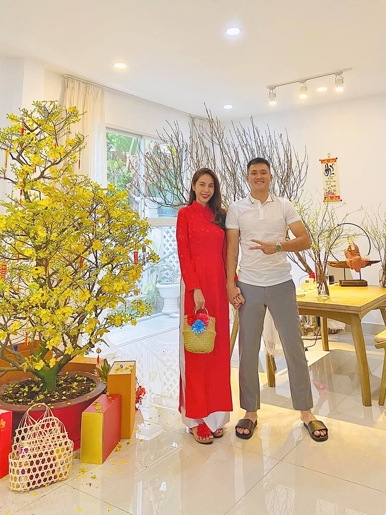 Thủy Tiên 'không dám tin' khi được Công Vinh chụp cho loạt ảnh cực 'gợi cảm' trên giường Ảnh 5