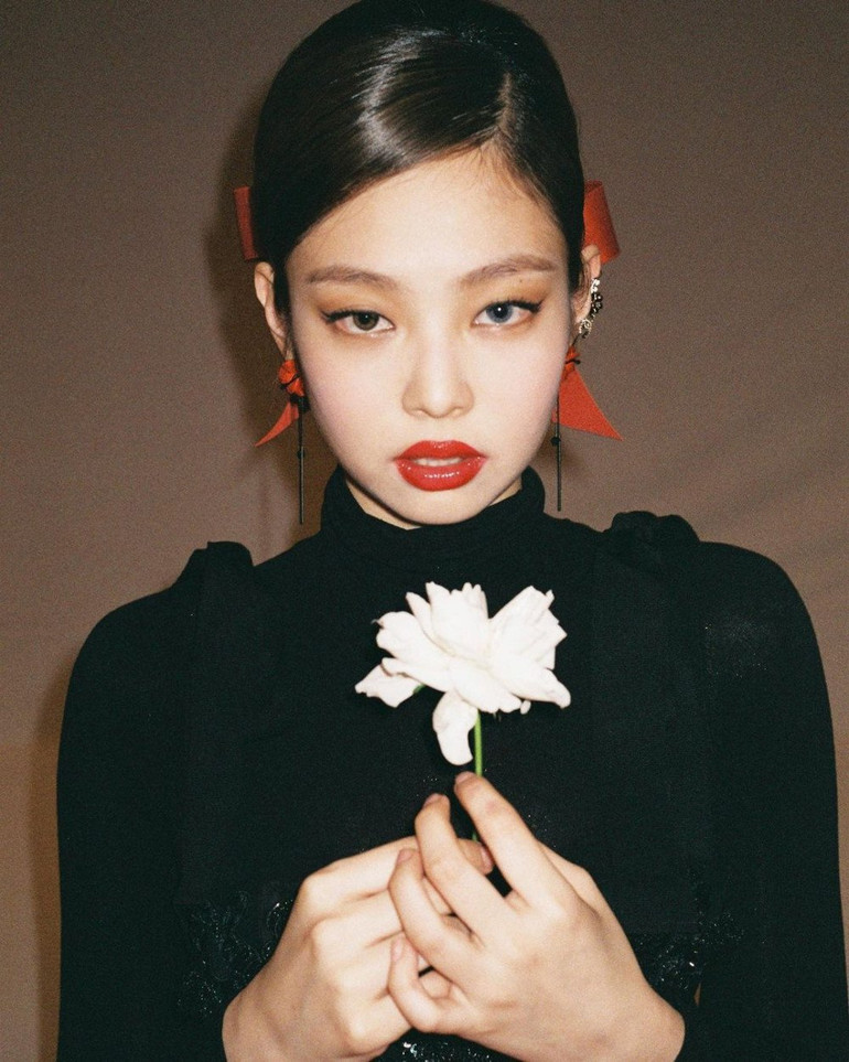Kín như bưng, Jennie (BlackPink) vẫn khiến fan xao xuyến trong loạt hình mới Ảnh 4