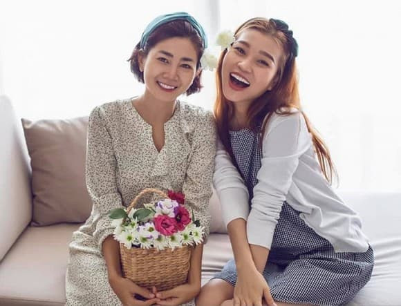Trương Bảo Như đưa con gái Mai Phương đi viếng mẹ, lời khấn nguyện khiến ai nghe cũng xúc động Ảnh 4