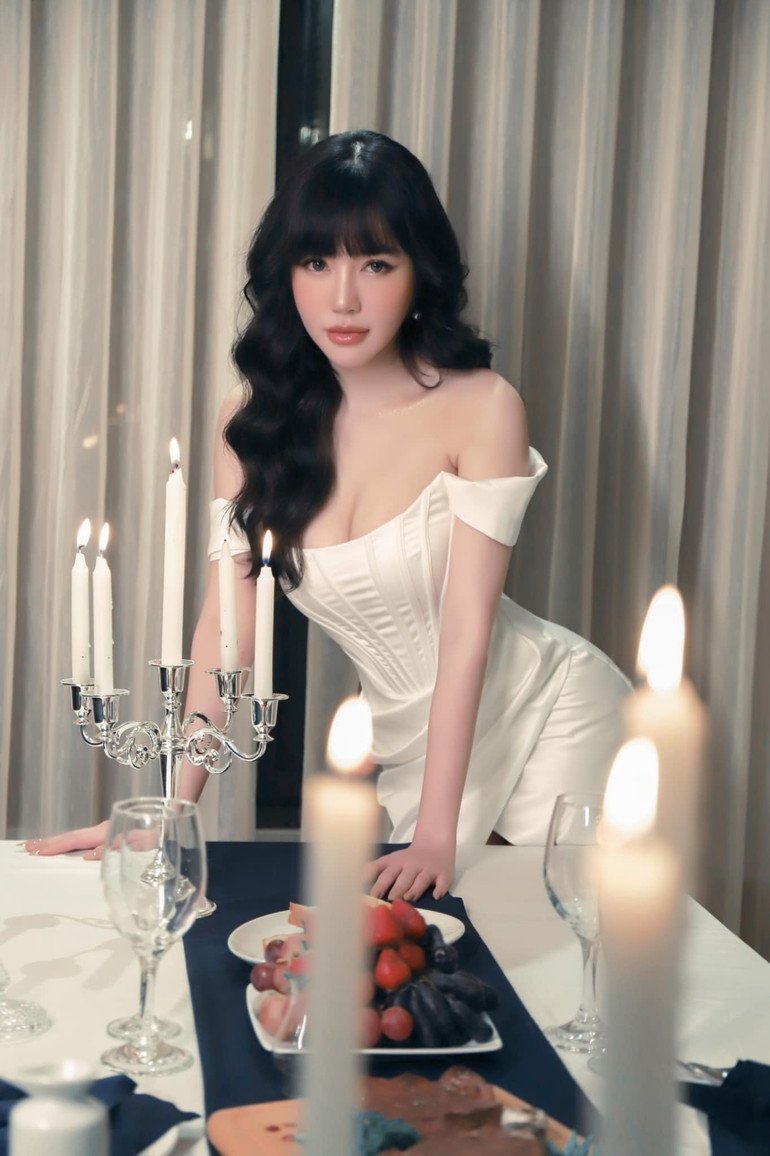 Cất công tẩy tóc trắng tưởng được khen, Elly Trần 'ngậm ngùi' khi bị 2 con chê như bà già Ảnh 4