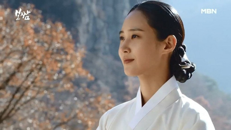 Netizen phấn khích với tạo hình cổ trang của Yuri (Girls 'Generation) Ảnh 4