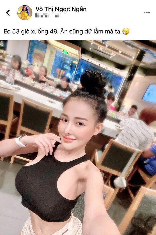 Ngân 98 vén áo kéo quần khoe vòng eo bé hơn cả Ngọc Trinh ngay trên sóng livestream Ảnh 6