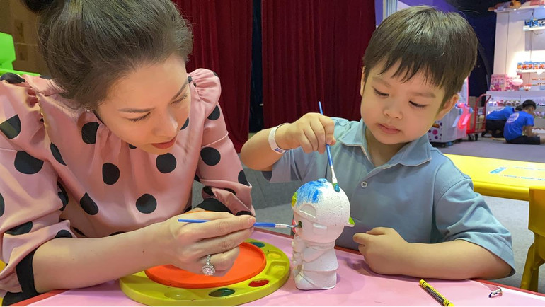 Nhật Kim Anh khoe ảnh đưa con trai đi chơi, hành động của bé Tin khiến ai cũng xúc động Ảnh 6