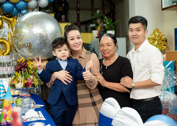 Nhật Kim Anh khoe ảnh đưa con trai đi chơi, hành động của bé Tin khiến ai cũng xúc động Ảnh 8