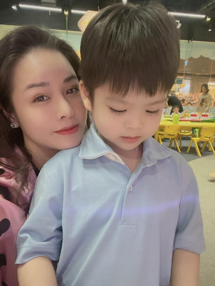 Nhật Kim Anh khoe ảnh đưa con trai đi chơi, hành động của bé Tin khiến ai cũng xúc động Ảnh 7