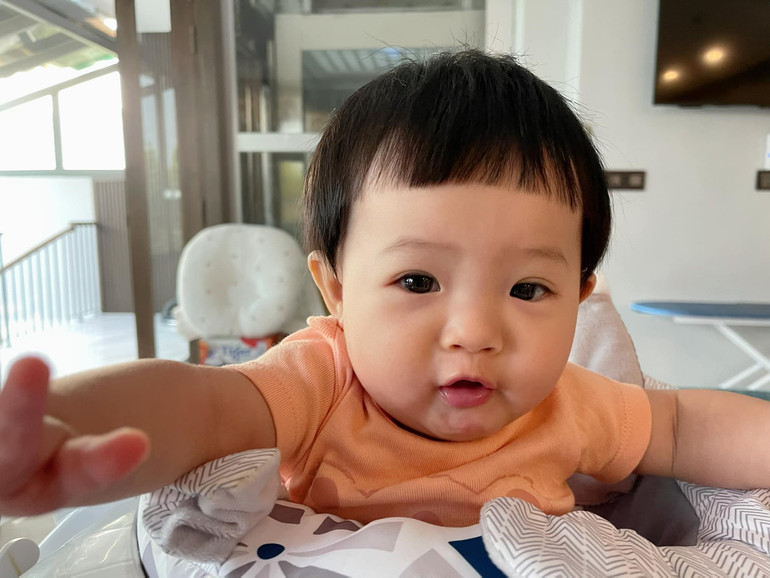 Đàm Thu Trang khoe ảnh lúc mới sinh của con gái, dân tình liền cảm thán 'giống y như đúc bà nội' Ảnh 5