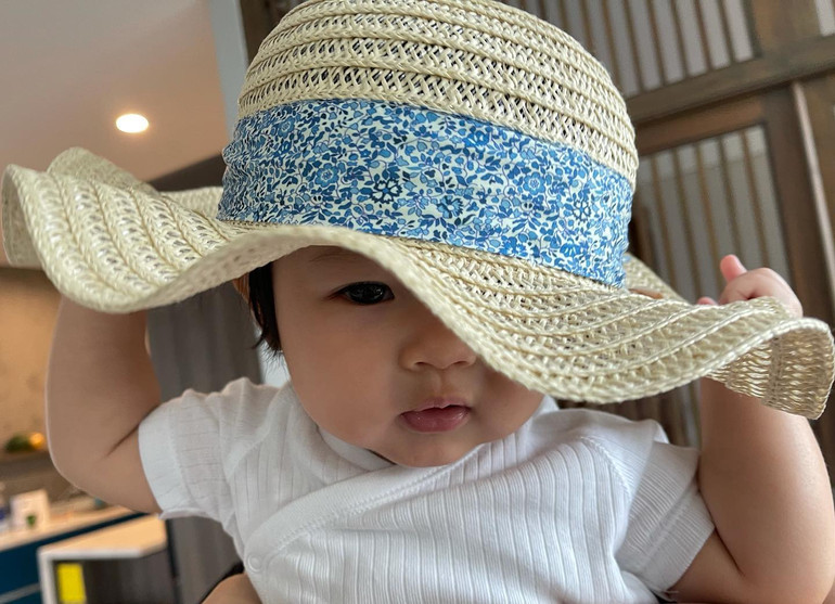 Đàm Thu Trang khoe ảnh lúc mới sinh của con gái, dân tình liền cảm thán 'giống y như đúc bà nội' Ảnh 6