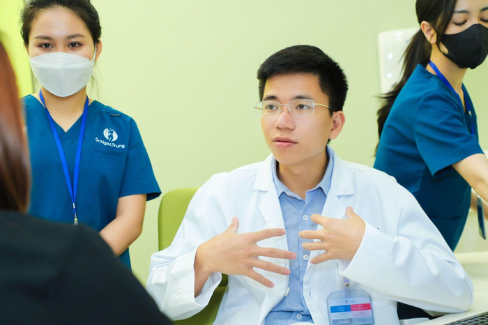  Bác sĩ Ngọc Trung: 3 tiêu chí vàng chọn túi nâng ngực đúng và đẹp Ảnh 1